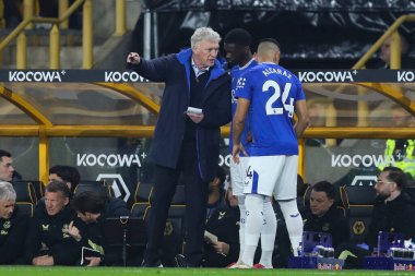 Everton 'ın David Moyes teknik direktörü Everton' dan Tim Iroegbunam 'a Premier League maçı sırasında Wolverhampton Everton' a karşı Molineux, Wolverhampton, Birleşik Krallık, 8 Mart 2025 'te verdiği talimatlarda talimat verdi.