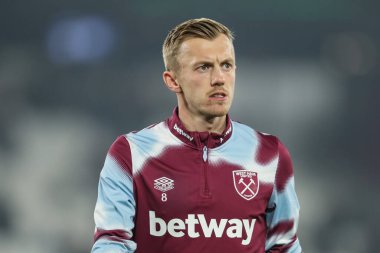West Ham United 'dan James Ward-Prowse Premier League maçı öncesinde Londra Stadyumu, Londra, İngiltere' de oynanan West Ham United - Newcastle United maçında ısınma turunda
