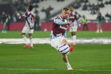West Ham United takımından Jarrod Bowen, Premier League maçı öncesinde Londra Stadyumu, Londra, İngiltere 'de oynanan West Ham United - Newcastle United maçında gol atarken, 10 Mart 2025