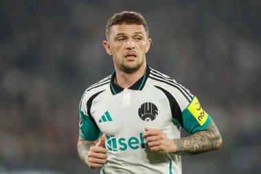 Newcastle United takımının Kieran Trippier 'ı Premier League maçında West Ham United, Newcastle United' a karşı Londra Stadyumu, Londra, İngiltere, 10 Mart 2025