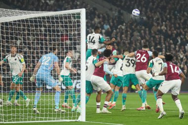 Newcastle United takımından Alexander Isak, 10 Mart 2025 'te Londra' daki Londra Stadyumu 'nda oynanan West Ham United - Newcastle United Premier League karşılaşmasında açık ara önde gidiyor.