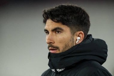 West Ham United takımından Carlos Soler, Premier League karşılaşması öncesinde Londra 'daki Newcastle United' a karşı 10 Mart 2025 'te Londra Stadyumu' na geldi.
