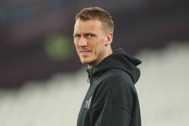 Newcastle United takımından Dan Burn, Premier League karşılaşması öncesinde Londra Stadyumu, Londra, İngiltere 'deki West Ham United ile Newcastle United maçına geldi.