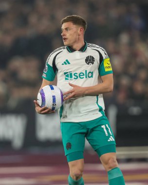 Newcastle United takımından Harvey Barnes 10 Mart 2025 'te Londra Stadyumu' nda oynanan Premier League maçında West Ham United ile Newcastle United maçına hazırlanıyor.