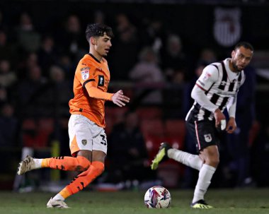 Notts County 'den George Abbott 11 Mart 2025' te İngiltere 'nin Blundell Park kentinde Grimsby Town' a karşı Notts County maçında.