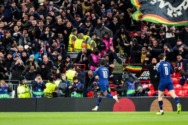 Paris 'ten Ousmane Dembele, UEFA Şampiyonlar Ligi' nde 11 Mart 2025 'te Anfield, Liverpool' da Liverpool 'a karşı Paris Saint-Germain maçında 0-1 kazanma golünü kutluyor.