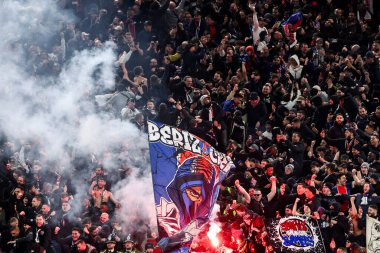 Paris Saint-Germain taraftarları, UEFA Şampiyonlar Ligi 'nin zaferini kutluyorlar Son 16 maç Liverpool-Paris Saint-Germain maçı Anfield, Liverpool, İngiltere, 11 Mart 2025