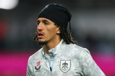 Burnley 'den Hannibal Mejbri 11 Mart 202' de Burnley, Burnley, Burnley 'de West Bromwich Albion' a karşı oynadığı Gökyüzü İddia Şampiyonası karşılaşması öncesinde ısınıyor.