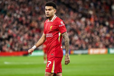 Liverpool 'dan Luis Diaz, UEFA Şampiyonlar Ligi' nde kaçırılan bir şansla tepki gösterdi Son 16 maç Liverpool 'a karşı Paris Saint-Germain Anfield, Liverpool, İngiltere' de, 11 Mart 2025
