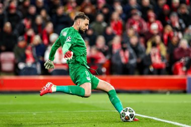Paris 'ten Gianluigi Donnarumma, UEFA Şampiyonlar Ligi' nde gol attı. Liverpool 'un Paris Saint-Germain' e karşı oynadığı son 16 maç, Anfield, Liverpool, İngiltere, 11 Mart 2025 'te.