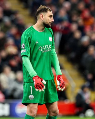 Paris Saint-Germain takımından Gianluigi Donnarumma, UEFA Şampiyonlar Ligi 'nde son 16 maçta Liverpool, Liverpool, Liverpool, İngiltere' de Paris Saint-Germain 'e karşı oynuyor.