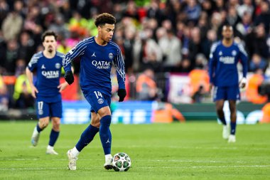 Paris 'ten Desire Doue Saint-Germain, UEFA Şampiyonlar Ligi' nde topla koşuyor Son 16 maç Liverpool-Paris Saint-Germain Anfield, Liverpool, İngiltere 'de, 11 Mart 2025