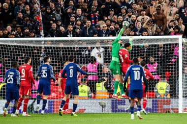 Paris 'ten Gianluigi Donnarumma UEFA Şampiyonlar Ligi' nde son 16 maçta Liverpool, Liverpool 'da Paris Saint-Germain' e karşı Anfield, Liverpool, Birleşik Krallık 'ta 11 Mart 2025' te bir kurtarış yaptı.