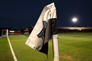 Blundell Park 'ta Blundell Park' ta 11 Mart 202 'de Grimsby Town, Blundell Park, Cleethorpes' ta Notts County 'ye karşı oynadığı maçtan önceki köşe bayrağı.