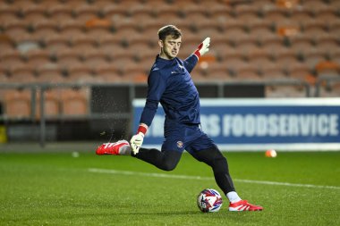 Blackpool 'dan Harry Tyrer 11 Mart 202' de Bloomfield Road, Blackpool 'da oynanan Blackpool-Cambridge United maçı öncesinde oynanan maç öncesi ısınma maçında