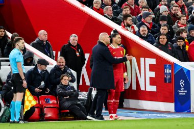 Liverpool 'dan Arne Slot, UEFA Şampiyonlar Ligi' nde Darwin Nunez 'e konuştu. Son 16 maç Liverpool' a karşı Paris Saint-Germain Anfield, Liverpool, İngiltere 'de, 11 Mart 2025