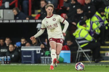 Bristol City 'den George Tanner 11 Mart 2025' te Bramall Lane, Sheffield, İngiltere 'de Sheffield United ile Bristol City arasındaki Gökyüzü İddia Şampiyonası maçında pas attı.