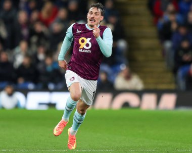 Burnley 'den Connor Roberts 11 Mart 2025' te Burnley-West Bromwich Albion maçında öne çıkıyor.