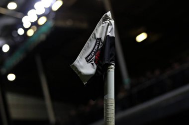 Blundell Park 'ta Blundell Park' ta 11 Mart 202 'de Grimsby Town, Blundell Park, Cleethorpes' ta Notts County 'ye karşı oynadığı maçtan önceki köşe bayrağı.