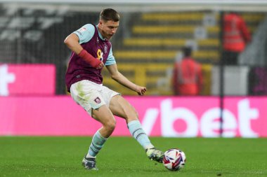 Burnley 'den Maxime Estve 11 Mart 2022' de Burnley, Burnley, Burnley 'de West Bromwich Albion' a karşı oynadığı Gökyüzü İddia Şampiyonası maçında topu ileri atıyor.