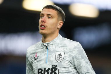 Burnley 'den Maxime Estve, 11 Mart 2025' te Burnley 'e karşı Turf Moor, Burnley, İngiltere' de oynanan Sky Bet Şampiyonası karşılaşması öncesinde ısınıyor.