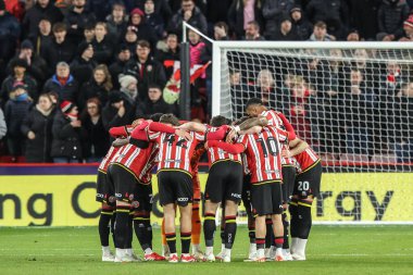 Sheffield United, 11 Mart 2025 'te Bramall Lane, Sheffield, İngiltere' de Sheffield United ile Bristol City arasındaki Gökyüzü İddia Şampiyonası maçında takım olarak bir araya geldi.