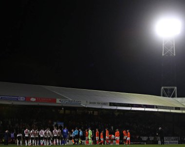 Her iki takım da 11 Mart 2025 'te İngiltere' nin Cleethorpes kentinde Grimsby Town 'a karşı Notts County maçından önce sıralanır.