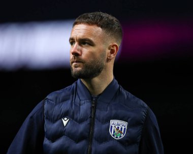 West Bromwich Albion takımından Adam Armstrong, 11 Mart 2025 'te Burnley-West Bromwich Albion karşılaşması öncesinde stadyuma geldi.