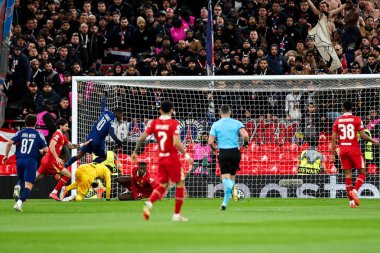 Paris Saint-Germain 'den Ousmane Dembele UEFA Şampiyonlar Ligi' nde 0-1 'lik skorla son 16 maç Liverpool' un Paris Saint-Germain 'e karşı Anfield, Liverpool, İngiltere' de 11 Mart 2025 'te oynadığı maçta