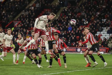 Bristol City 'den Mark Sykes, 11 Mart 2025' te İngiltere 'nin Bramall Lane kentinde oynanan Sheffield United - Bristol City maçında kaleye ilerliyor.