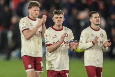 Bristol City 'den Jason Knight, 11 Mart 2025' te İngiltere, Sheffield Lane 'de oynanan Sky Bet Şampiyonası maçından sonra taraftarları alkışlıyor.