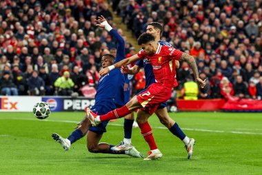 Liverpool 'dan Luis Diaz, UEFA Şampiyonlar Ligi' nde son 16 maçta Liverpool, Anfield, Liverpool 'da Paris Saint-Germain' e karşı, 11 Mart 2025 'te oynuyor.