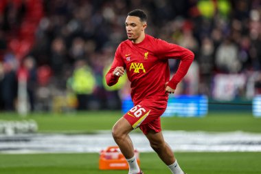 Liverpool 'dan Trent Alexander-Arnold, UEFA Şampiyonlar Ligi' nden önce ısınıyor Son 16 maç Liverpool 'a karşı Paris Saint-Germain Anfield, Liverpool, İngiltere' de, 11 Mart 2025