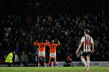 Notts County 'den David McGoldrick, 11 Mart 2025' te Blundell Park, Cleethorpes, İngiltere 'de oynanan Grimsby Town - Notts County maçında golünü kutluyor.