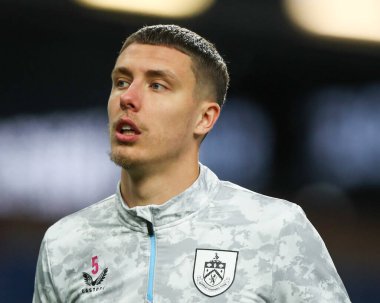 Burnley 'den Maxime Estve, 11 Mart 2025' te Burnley 'e karşı Turf Moor, Burnley, İngiltere' de oynanan Sky Bet Şampiyonası karşılaşması öncesinde ısınıyor.
