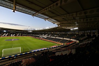 MKM Stadyumu 'nun Gök İddia Şampiyonası' ndan önceki genel görüntüsü Hull City, Oxford United 'a karşı MKM Stadyumu' nda 12 Mart 2025
