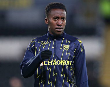 Oxford United takımından Siriki Dembele, 12 Mart 2025 tarihinde Hull City ve Oxford United maçından önce MKM Stadyumu 'nda karşı karşıya geldi.