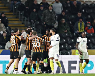 Her iki takım da 12 Mart 2025 'te Hull City, Oxford United' a karşı MKM Stadyumu 'nda oynanan Sky Bet Şampiyonası karşılaşmasında çatıştı.