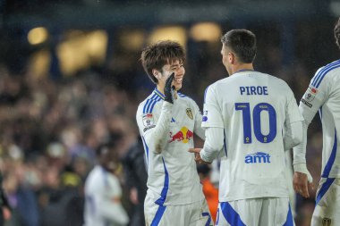 Leeds United takımından Ao Tanaka, 12 Mart 2025 'te Leeds, İngiltere' de Leeds Road 'da oynanan Sky Bet Şampiyonası maçında 2-0' lık galibiyetini kutluyor.