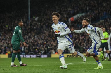Leeds United takımından Ao Tanaka, 12 Mart 2025 'te Leeds, İngiltere' de Leeds Road 'da oynanan Sky Bet Şampiyonası maçında 2-0' lık galibiyetini kutluyor.