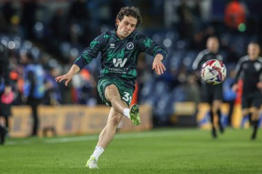 Millwall 'dan George Honeyman 12 Mart 2025' te Leeds United ile Millwall arasındaki Sky Bet Şampiyonası maçında maç öncesi ısınma maçında...