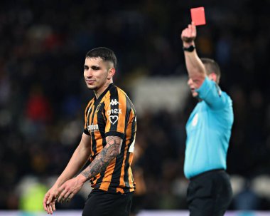 Hull City 'den Gustavo Puerta, 12 Mart 2025' te MKM Stadyumu, Hull, Birleşik Krallık 'ta oynanan Sky Bet Şampiyonası karşılaşmasında simülasyon için ikinci bir sarı kart ve kırmızı kart gösterildi.