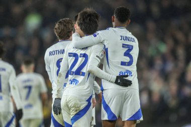 Leeds United takımından Ao Tanaka, 12 Mart 2025 'te Leeds, İngiltere' de Leeds Road 'da oynanan Sky Bet Şampiyonası maçında 2-0' lık galibiyetini kutluyor.