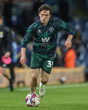 Millwall 'dan George Honeyman 12 Mart 2025' te Leeds United ile Millwall arasındaki Sky Bet Şampiyonası maçında maç öncesi ısınma maçında...