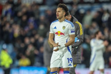 Leeds United takımından Mateo Joseph 12 Mart 2025 'te Leeds Road, İngiltere' de oynanan Sky Bet Şampiyonası maçından sonra taraftarları alkışlıyor.