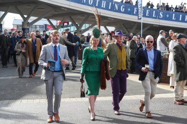 Yarışçılar Cheltenham Festivali 2025 Style Wednesday at Cheltenham Hipodromu, Cheltenham, İngiltere, 12 Mart 2025