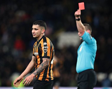Hull City 'den Gustavo Puerta, 12 Mart 2025' te MKM Stadyumu, Hull, Birleşik Krallık 'ta oynanan Sky Bet Şampiyonası karşılaşmasında simülasyon için ikinci bir sarı kart ve kırmızı kart gösterildi.