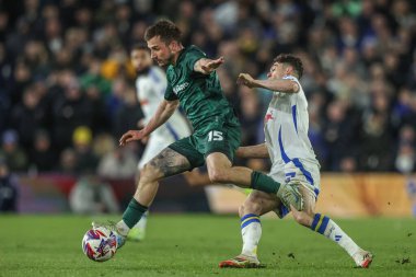 Millwall 'dan Joe Bryan, 12 Mart 2025' te İngiltere, Leeds 'de Leeds United ile Millwall arasındaki Sky Bet Şampiyonası maçında topu aldı.