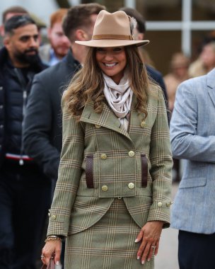 Yarışçılar, Cheltenham Festivali 2025 St Patricks Perşembe günü Cheltenham Hipodromu, Cheltenham, Birleşik Krallık 'a 13 Mart 2025' te vardılar.