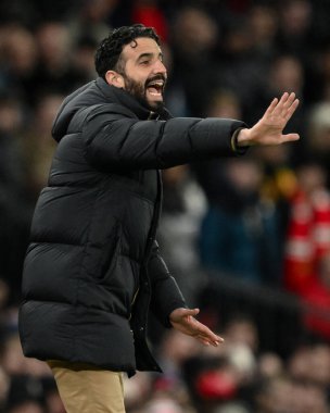 Manchester United teknik direktörü Ruben Amorim, UEFA Avrupa Ligi son 16 maç Manchester United ile Real Sociedad maçında Old Trafford, Manchester, İngiltere 'de 13 Mart 2025' te teknik alanda tepki gösterdi.